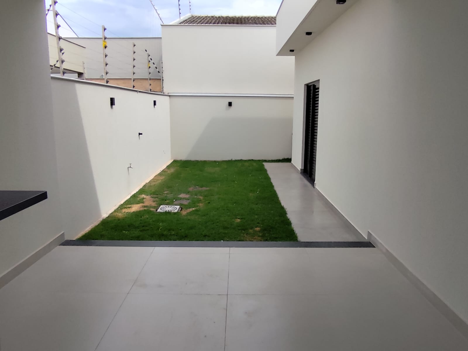 foto do anúncio Casa à venda no Jardim Chamonix, região Leste de Londrina/PR. Residência nova com 161m² de construção em terreno de 250m², pronta para morar!